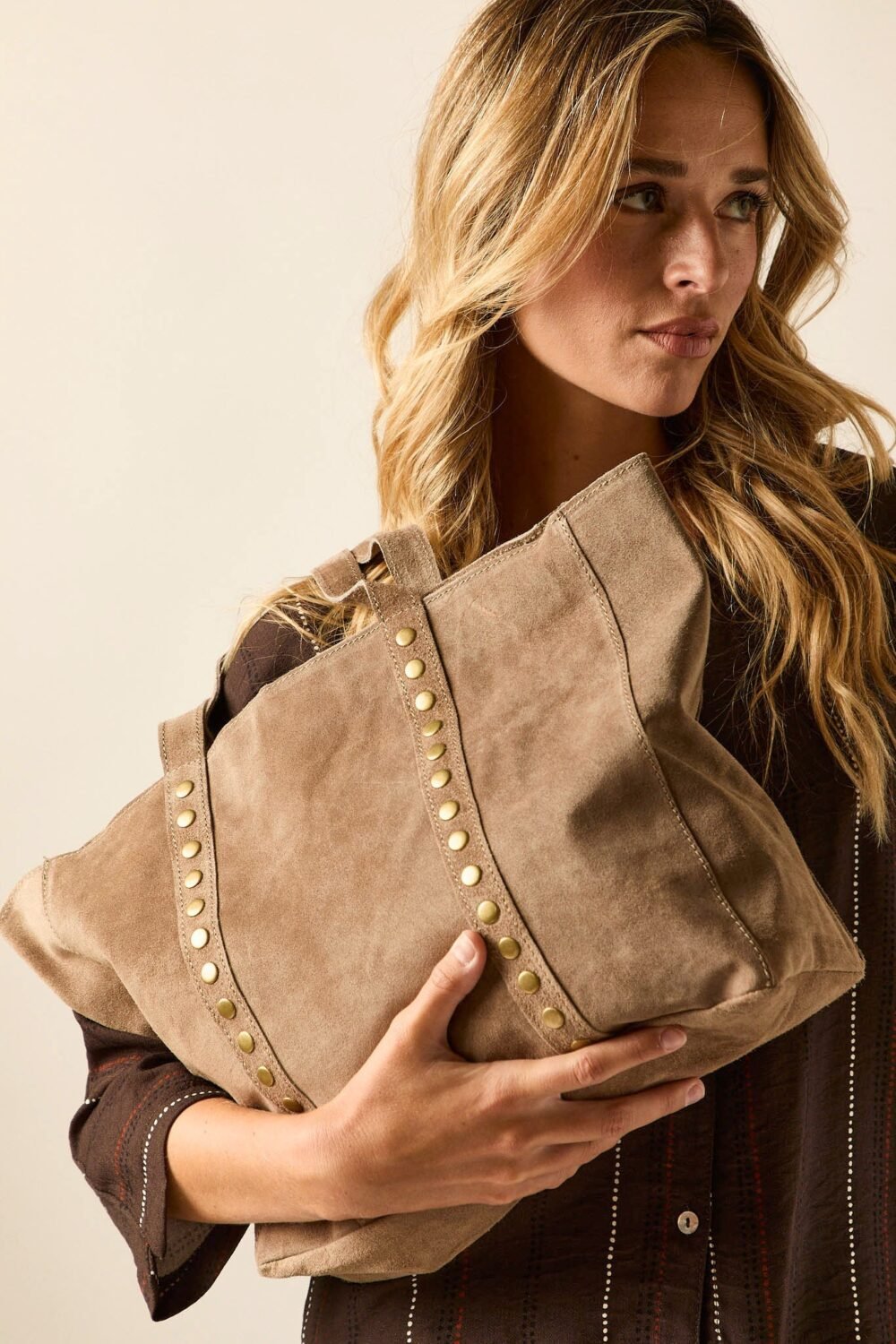 Bolso-ante-tachas-topo-021136023-0