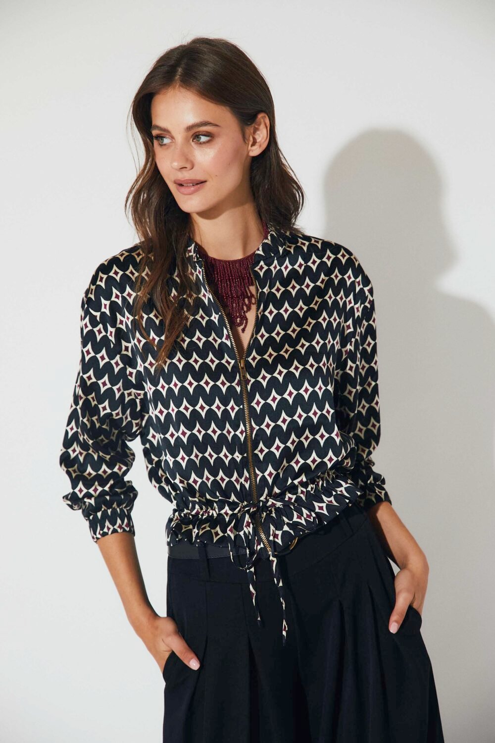 Bomber satinada print fantasía