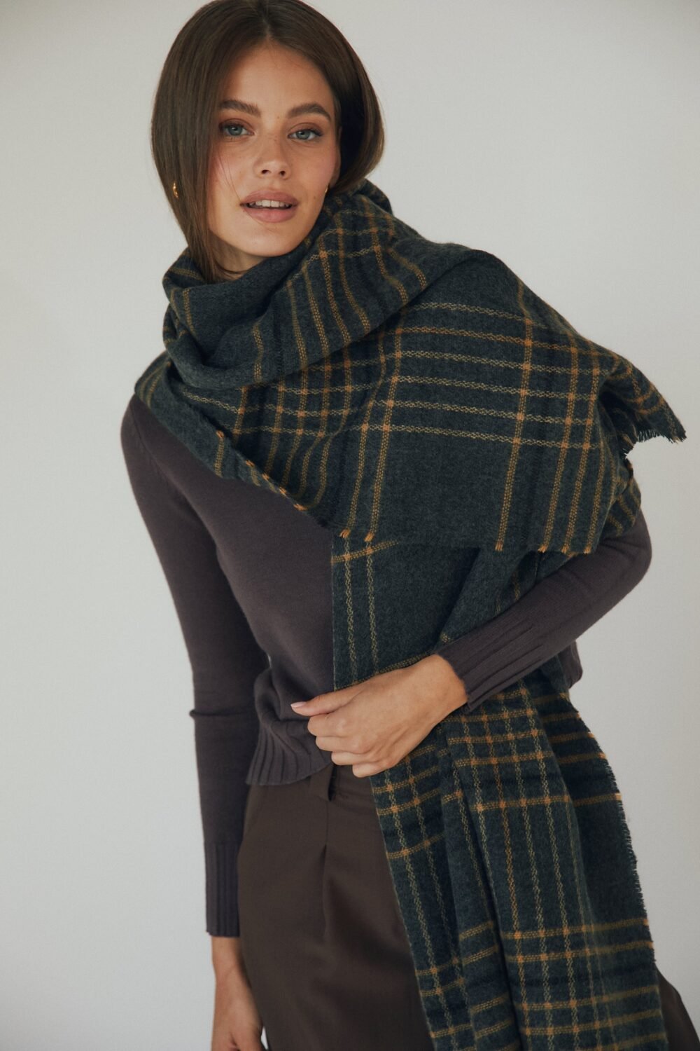 Bufanda-cuadros-gris-BUFCGR008-4