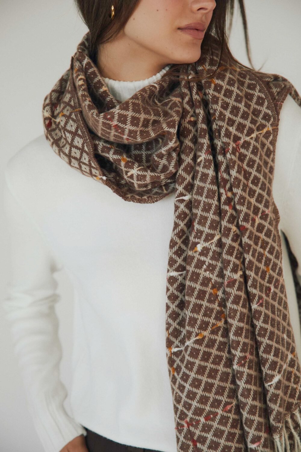 Bufanda-rombos-marron-BUFROM104-7
