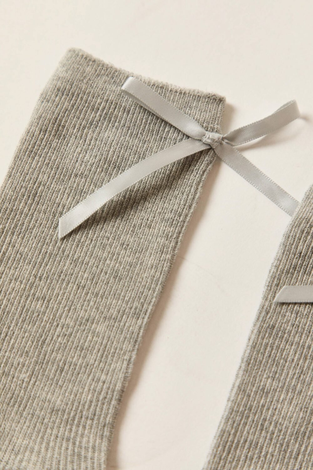 Calcetines lazos gris