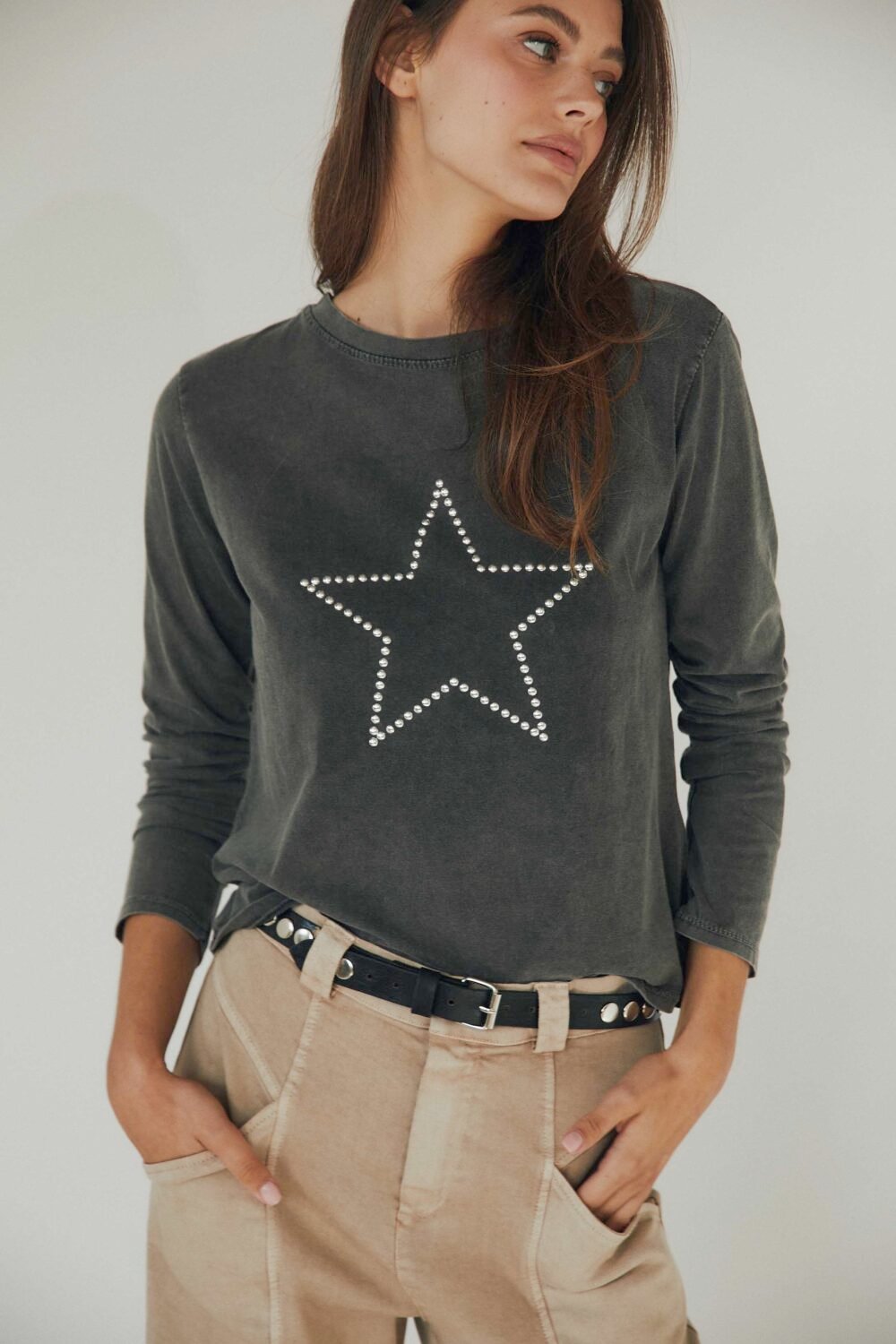 Camiseta-manga-larga-estrella-gris-934435-5