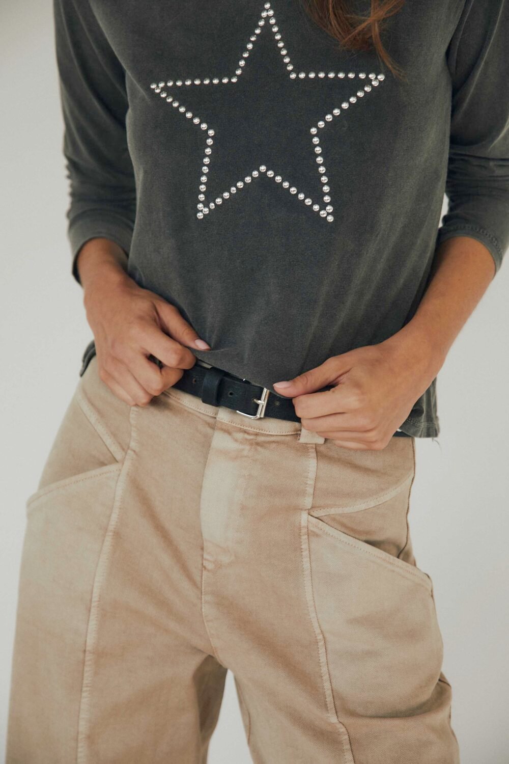 Camiseta estrella tachas manga larga gris