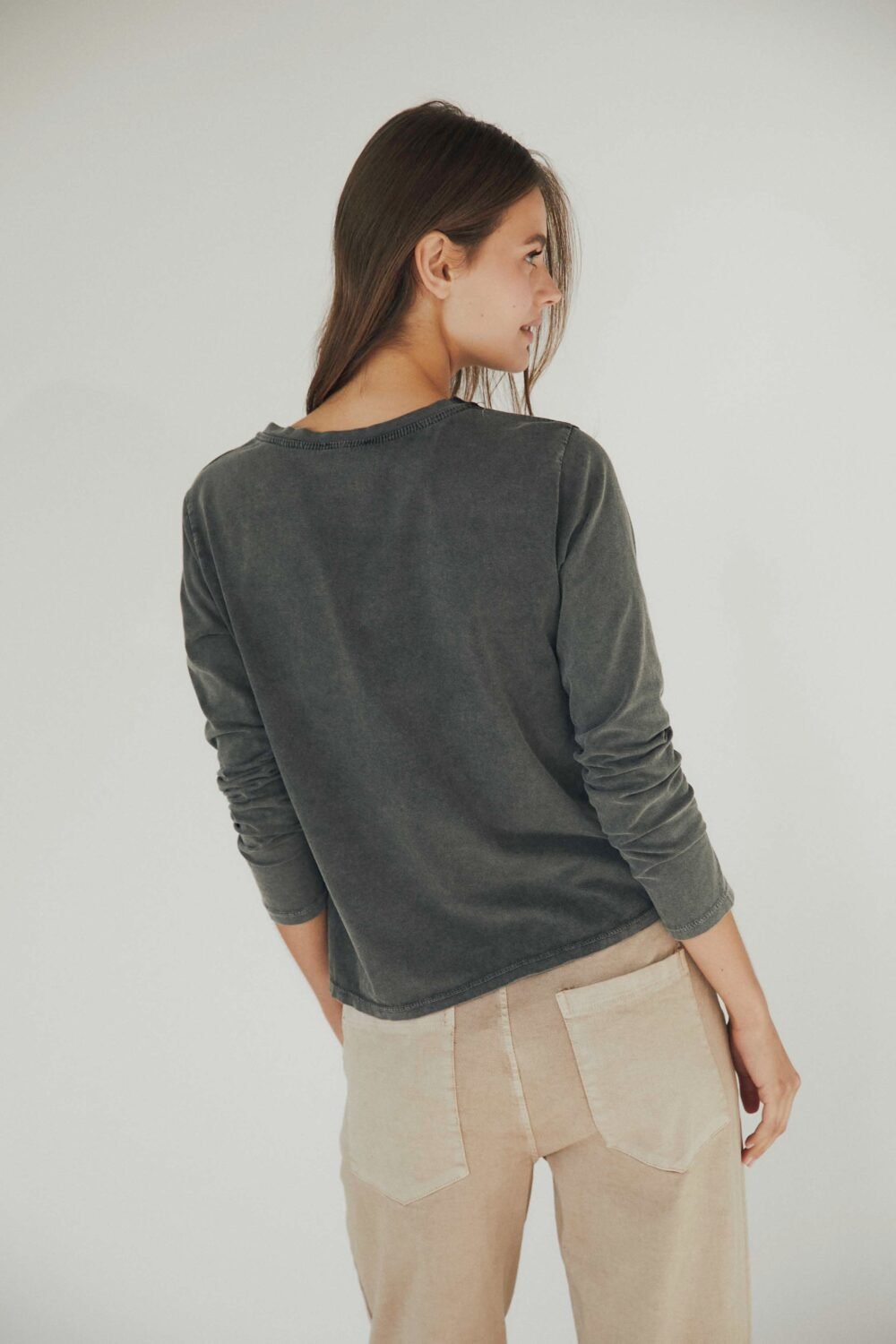 Camiseta estrella tachas manga larga gris