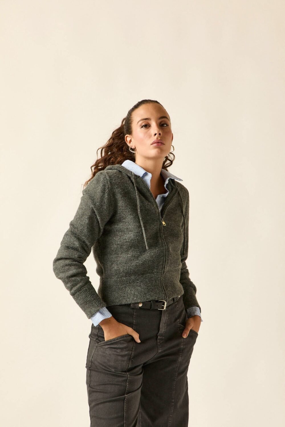 Cardigan punto cremallera capucha gris