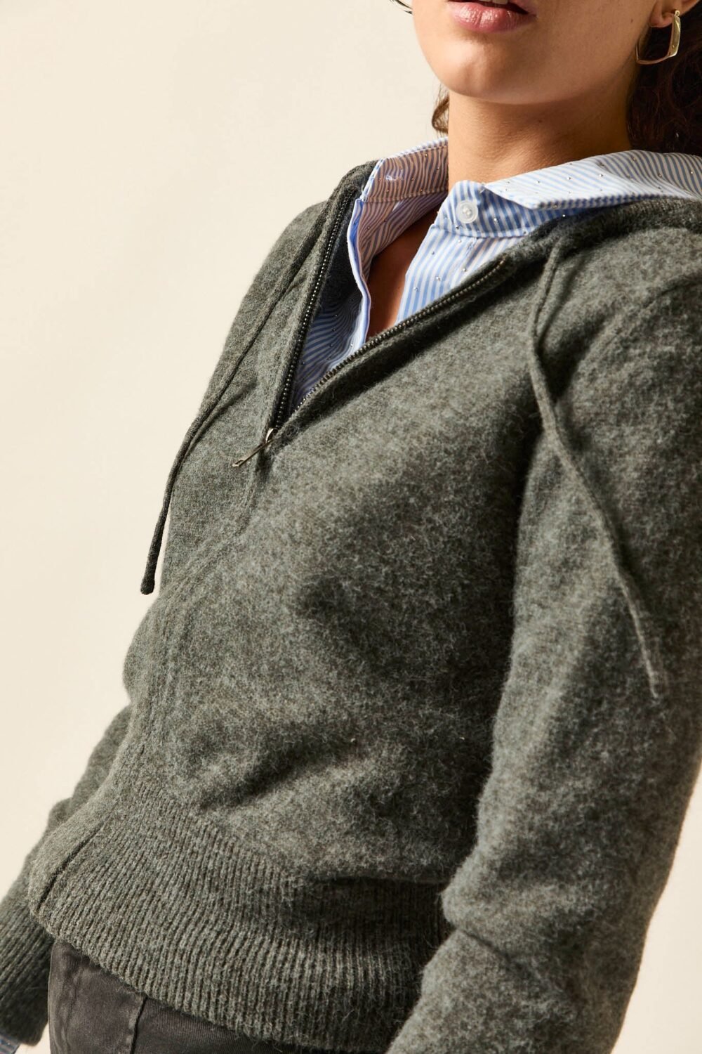 Cardigan punto cremallera capucha gris