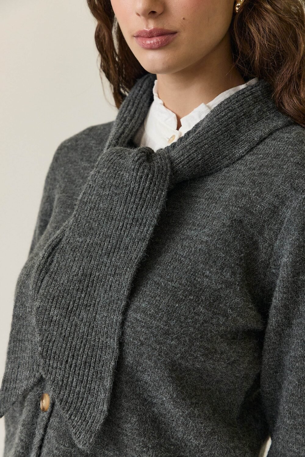 Cardigan-punto-lazada-gris-636LAZAR008-6_e34e5b11-d787-4ec8-a1a8-50fcf8000e8e