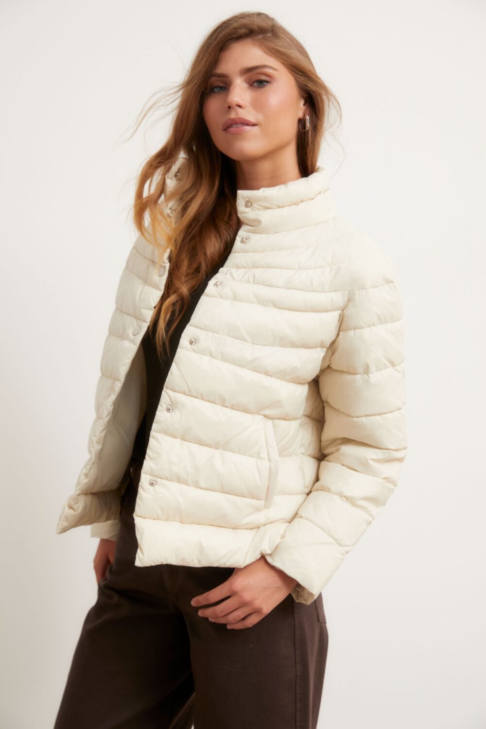 Cazadora plumas beige