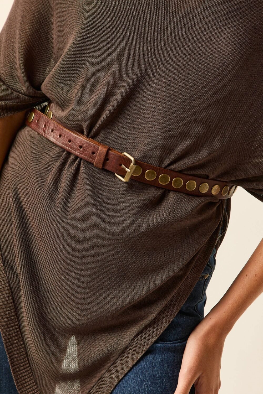 Cinturón piel con tachas marrón