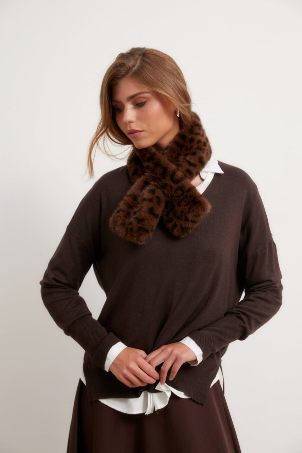 Cuello pelo animal print marrón