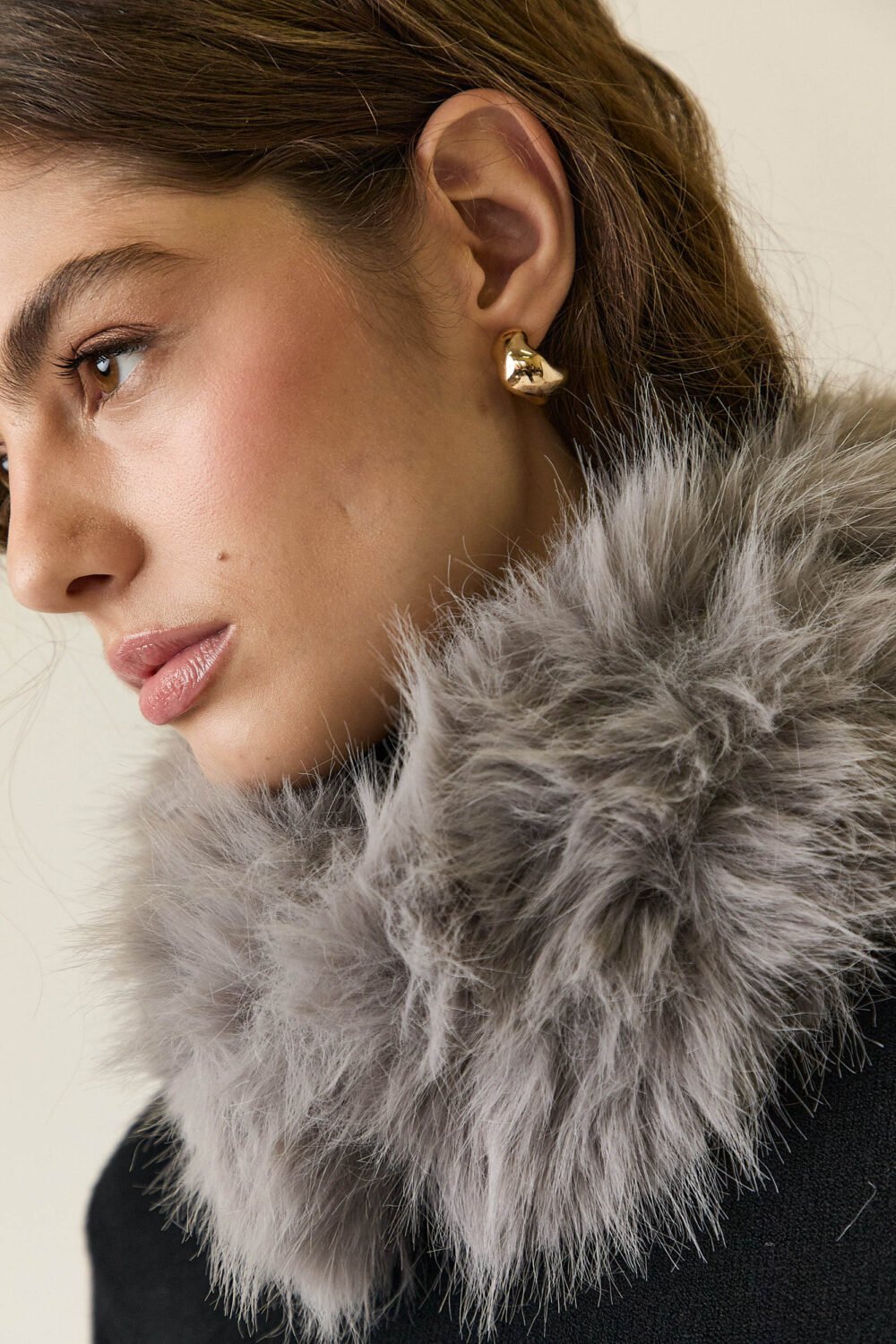 Cuello pelo redondo gris