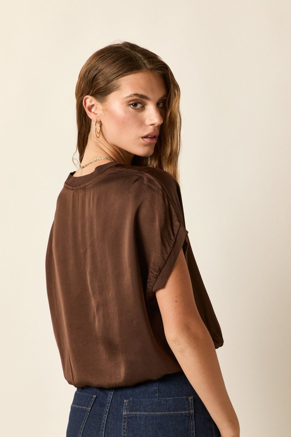 Camiseta raso manga corta marrón