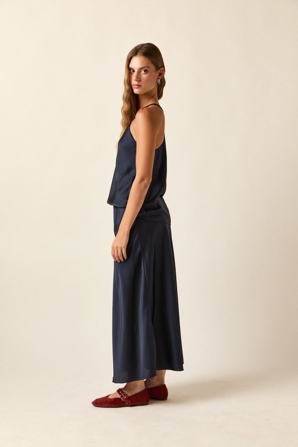 Falda satén azul marino