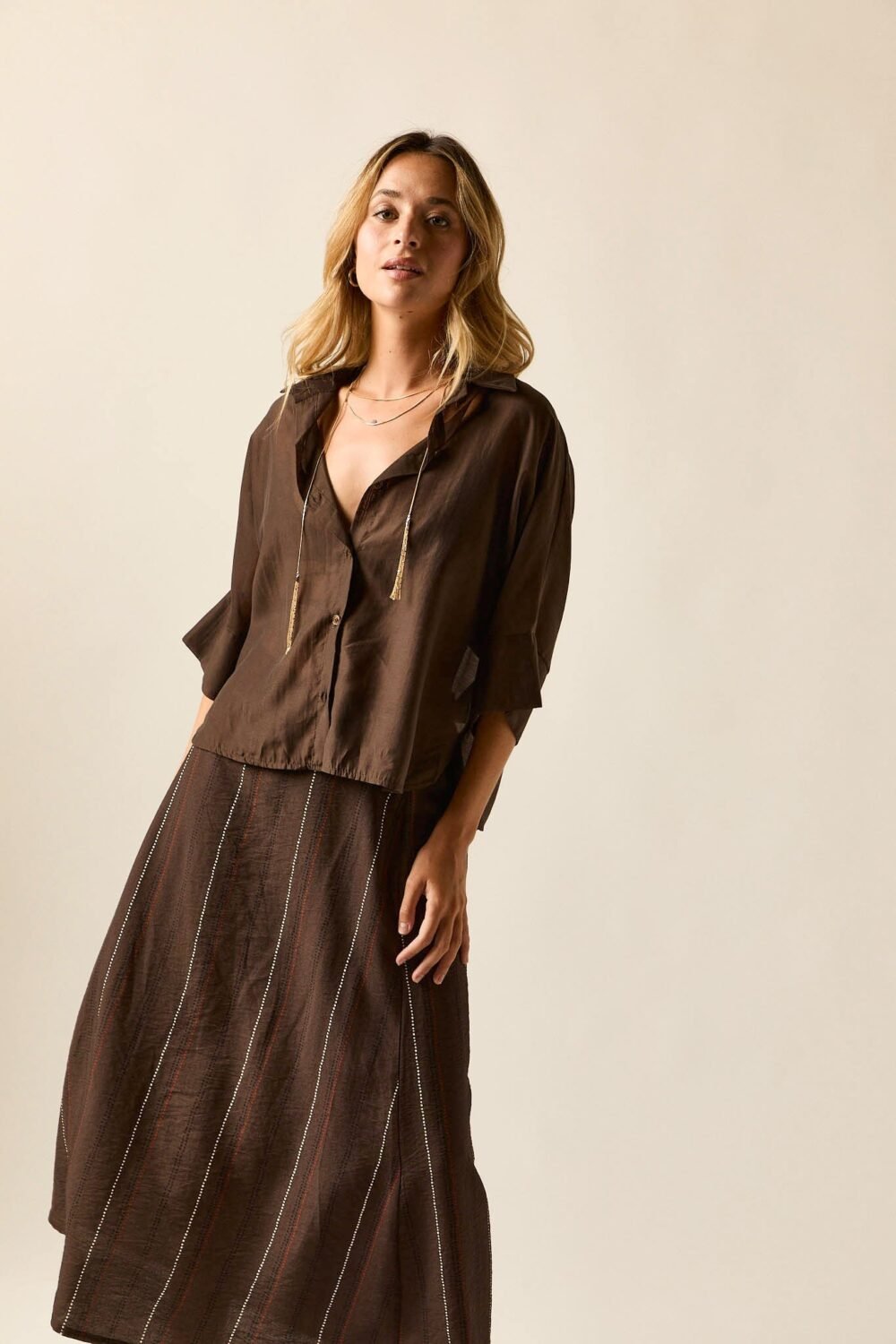 Falda midi estampada marrón