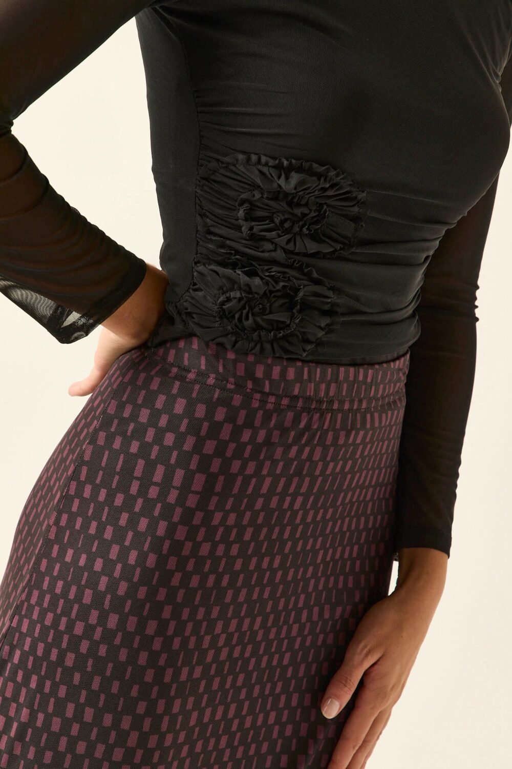 Falda tul midi berenjena