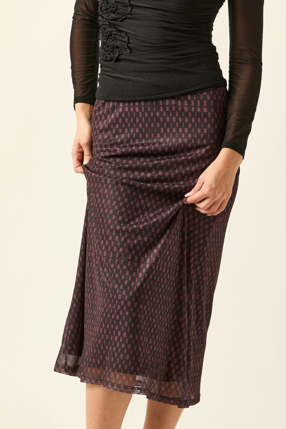 Falda tul midi berenjena