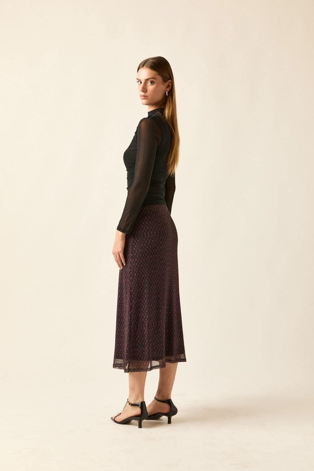 Falda tul midi berenjena