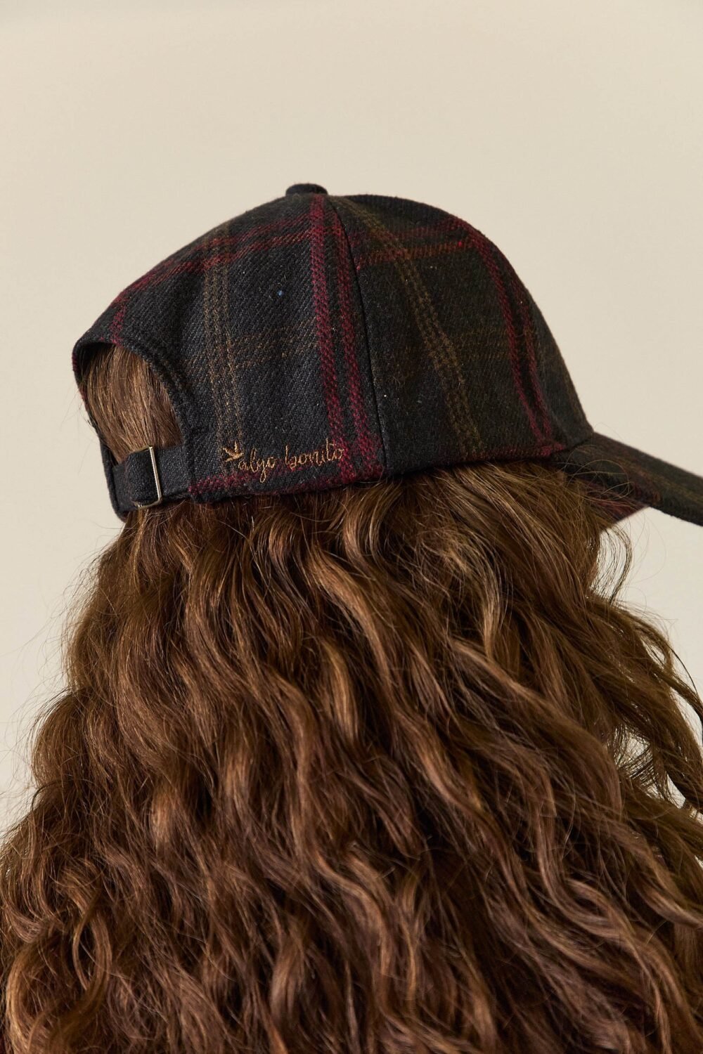 Gorra bordada azul marino