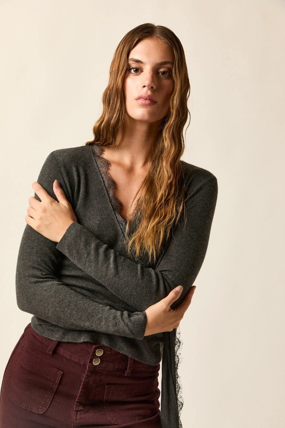 Jersey cruzado encaje gris antracita