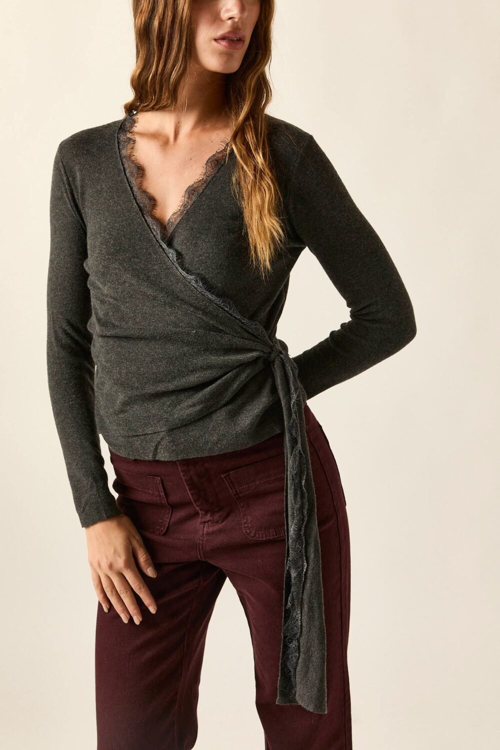 Jersey cruzado encaje gris antracita