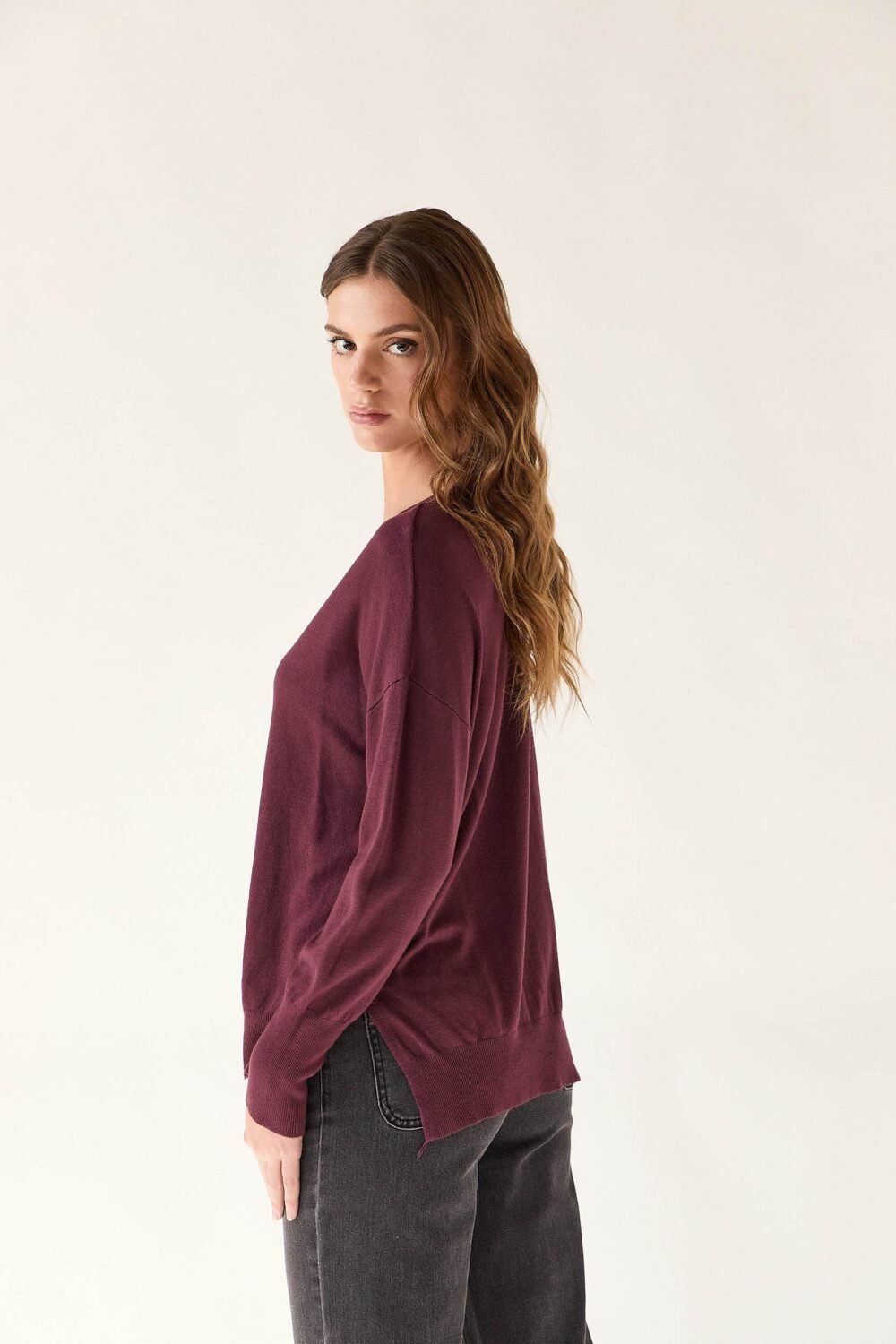 Jersey cuello pico berenjena