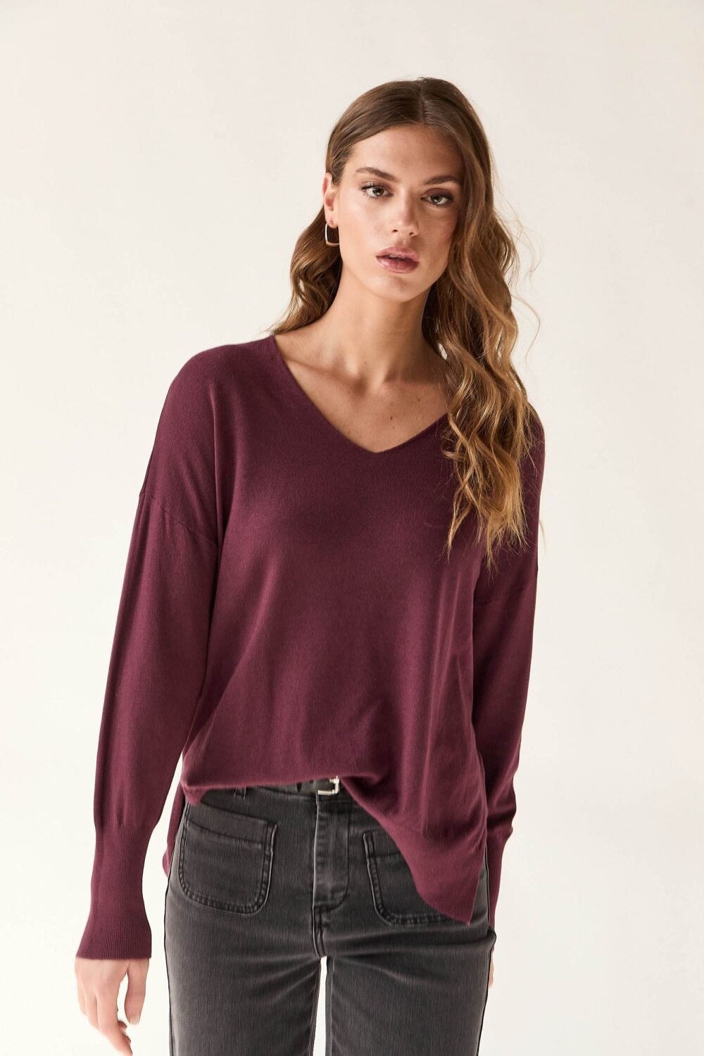 Jersey-cuello-pico-berenjena-934433-4