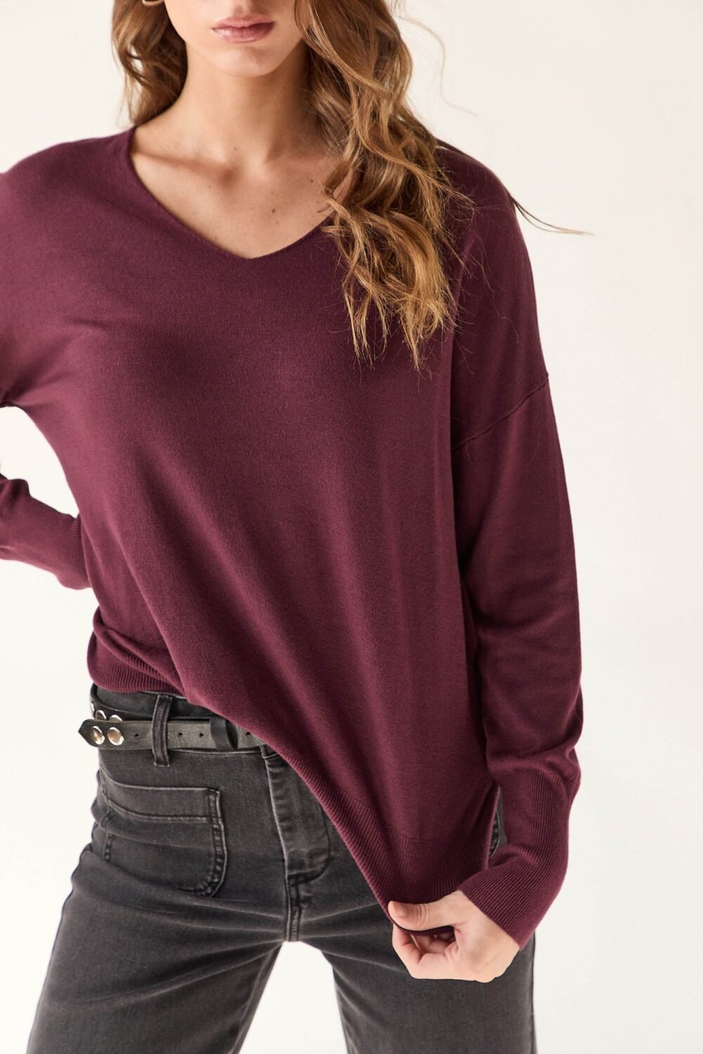 Jersey cuello pico berenjena