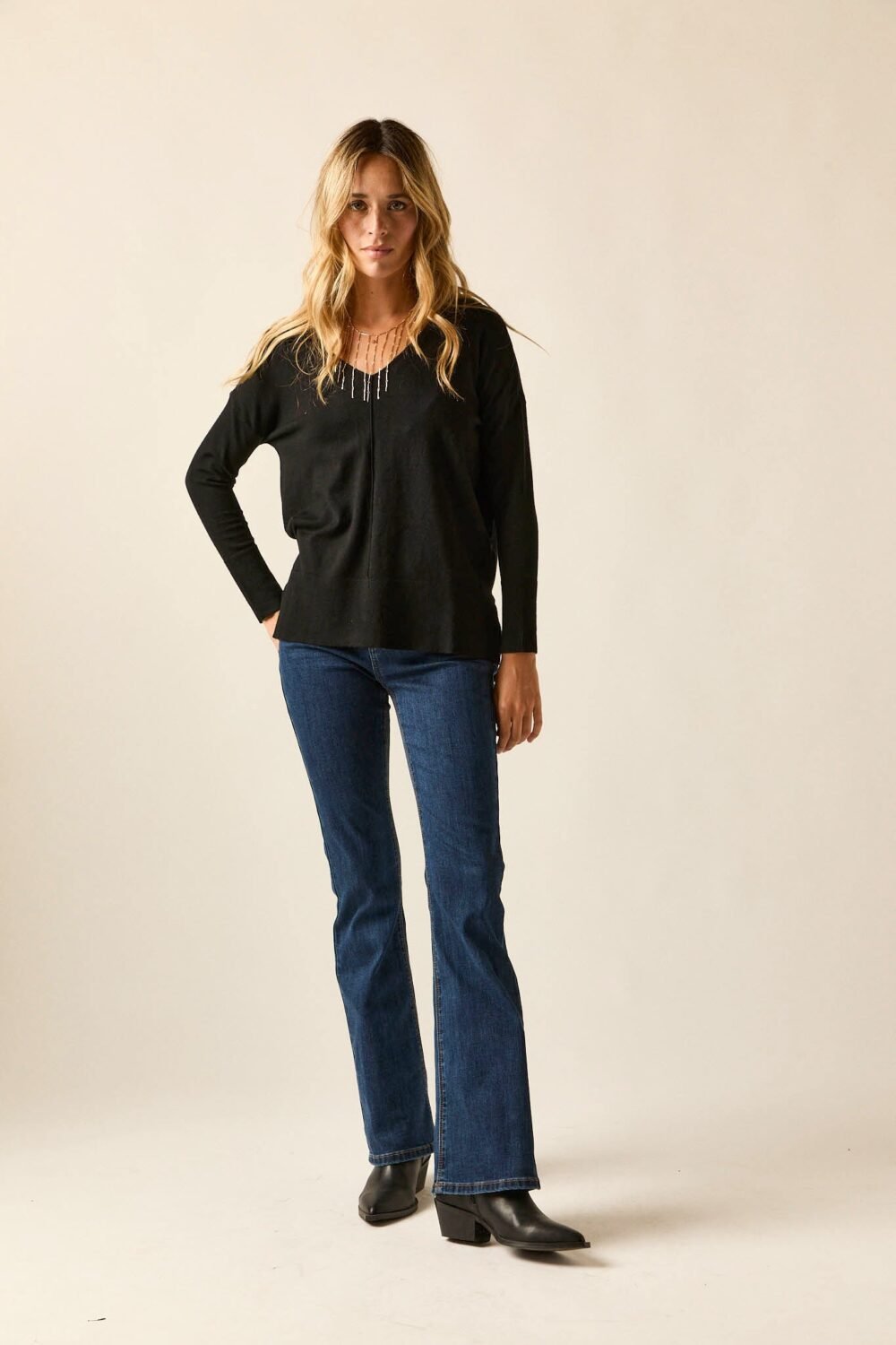 Jersey cuello pico nervio negro