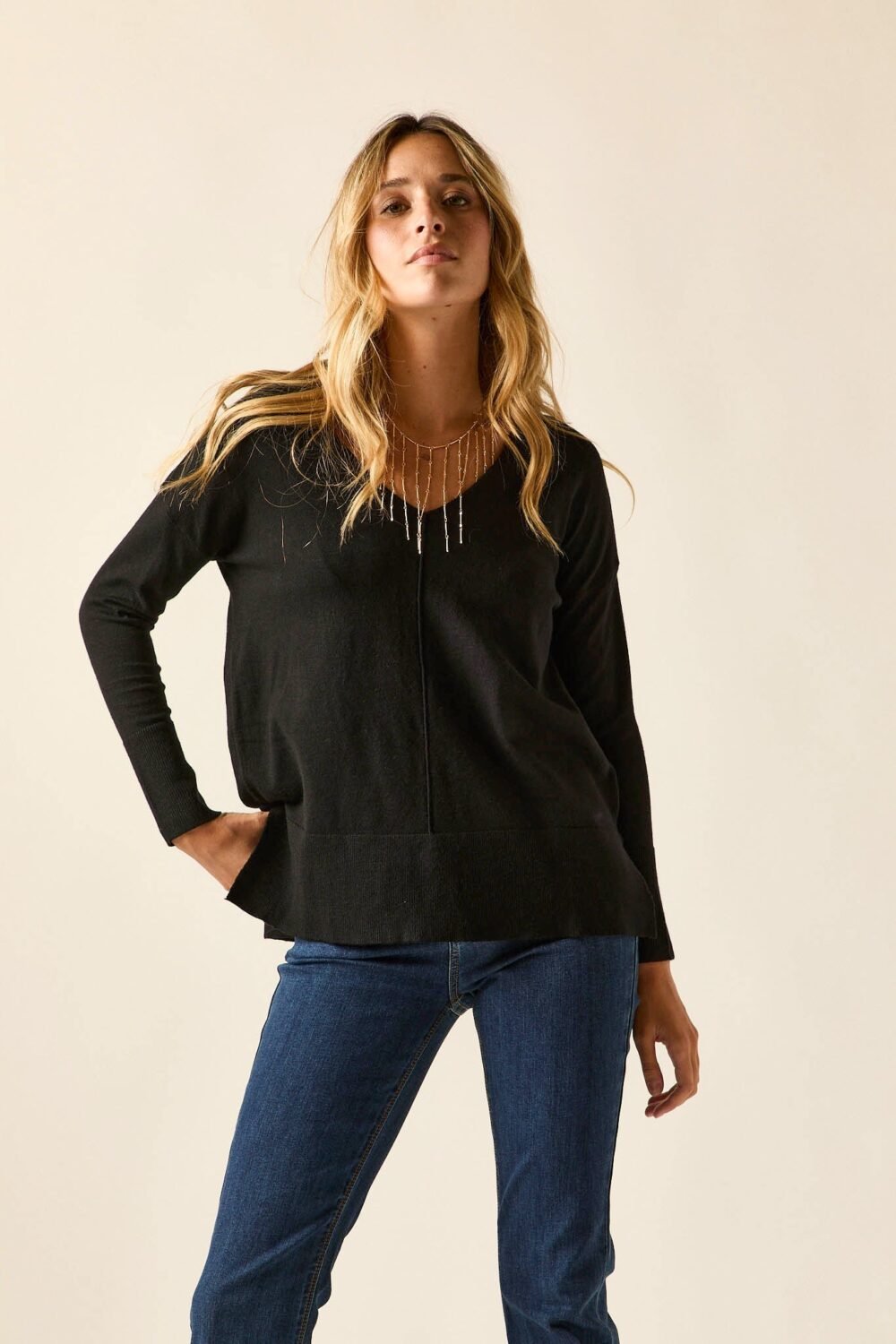 Jersey cuello pico nervio negro