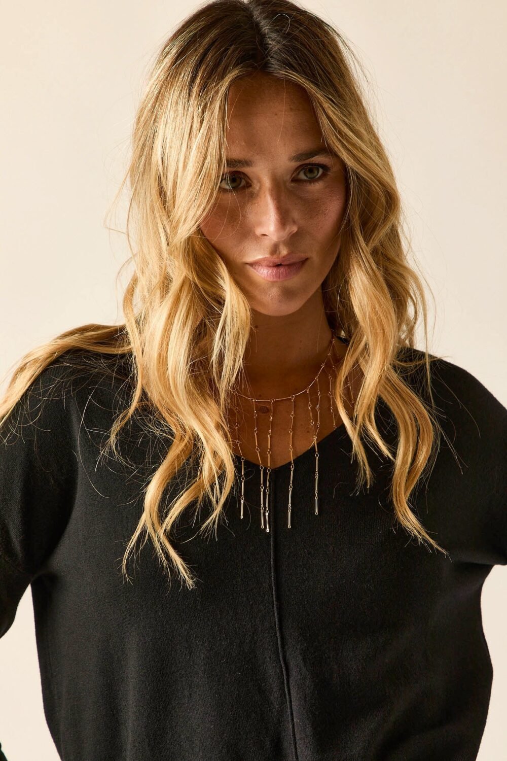 Jersey cuello pico nervio negro