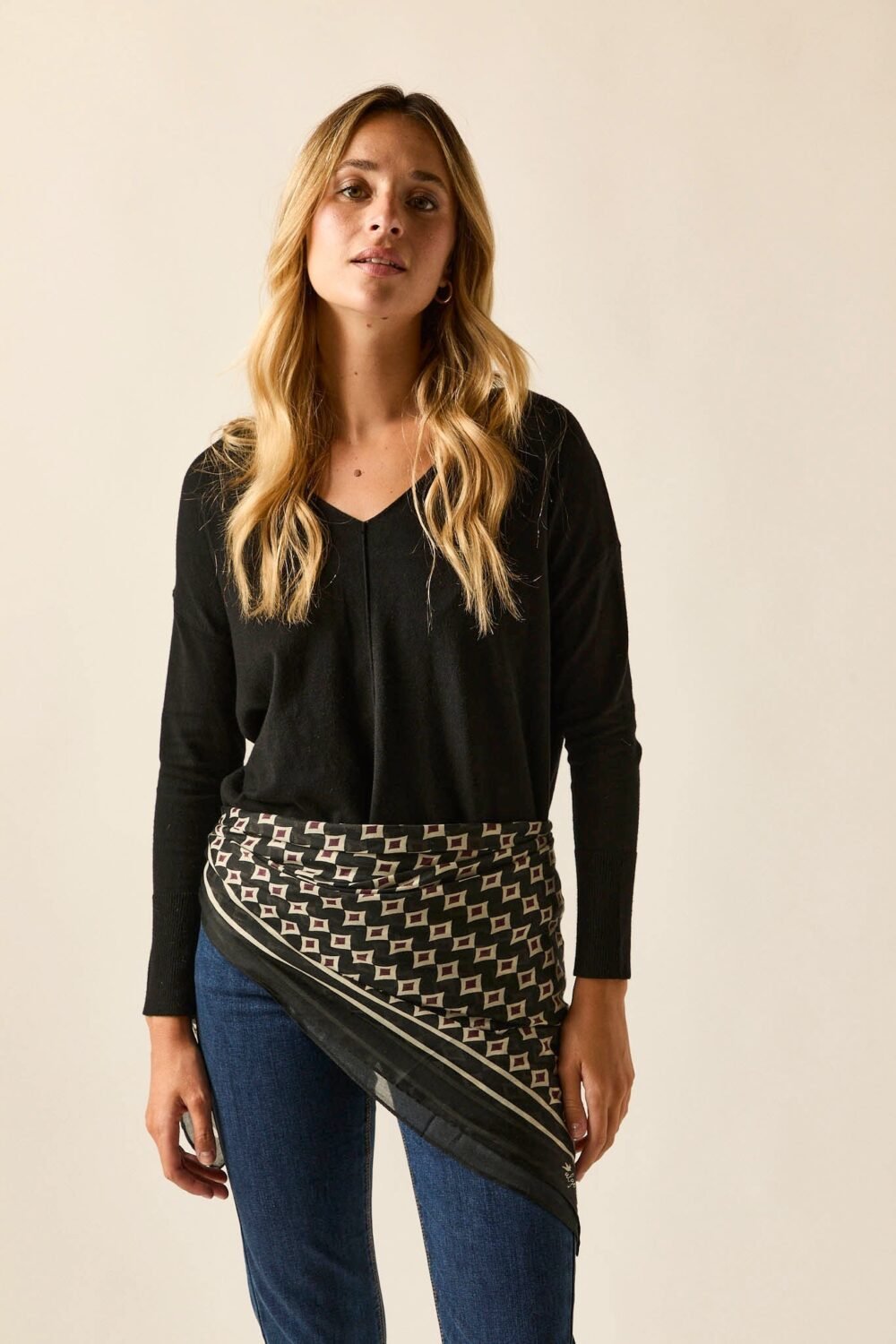 Jersey cuello pico nervio negro