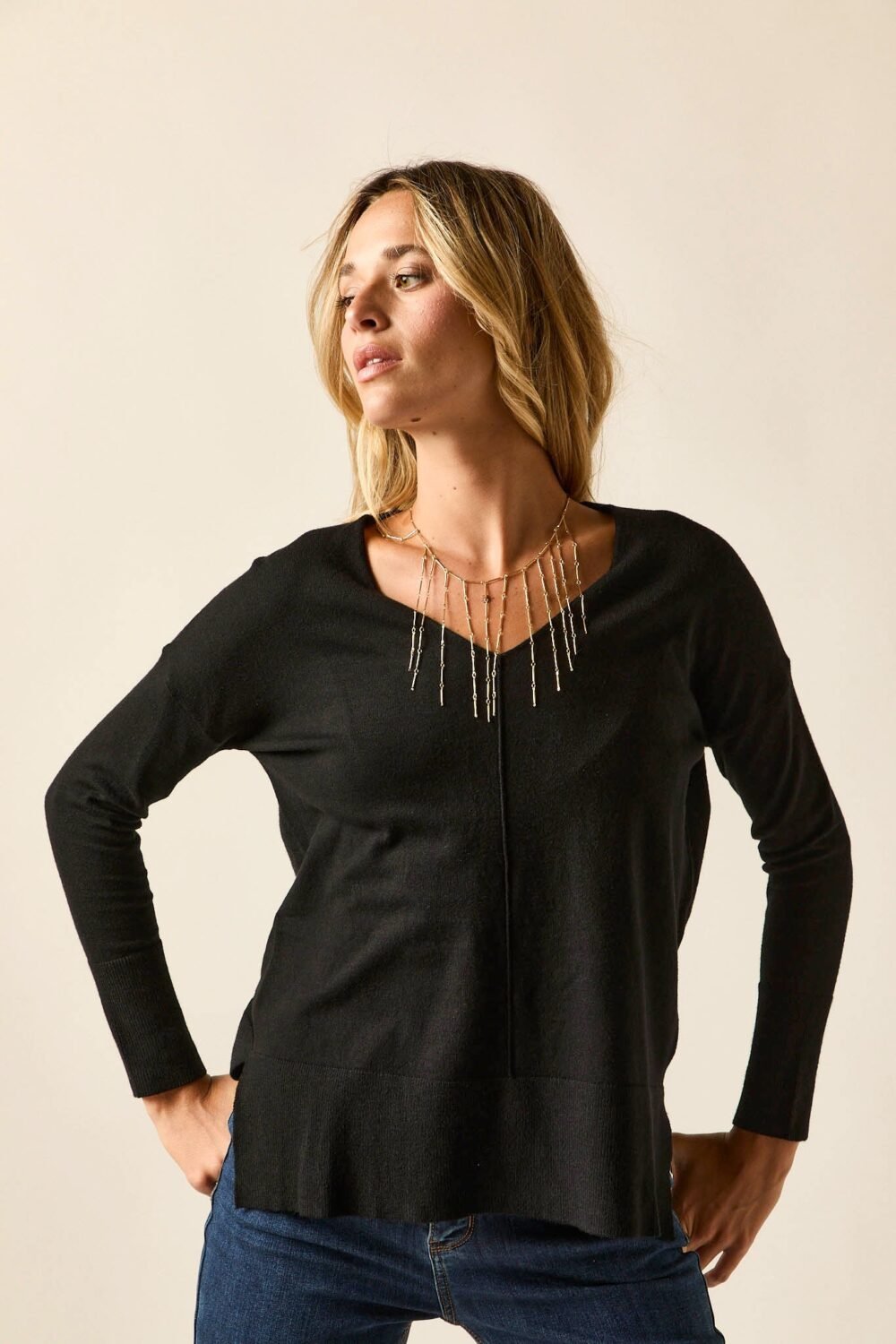 Jersey cuello pico nervio negro