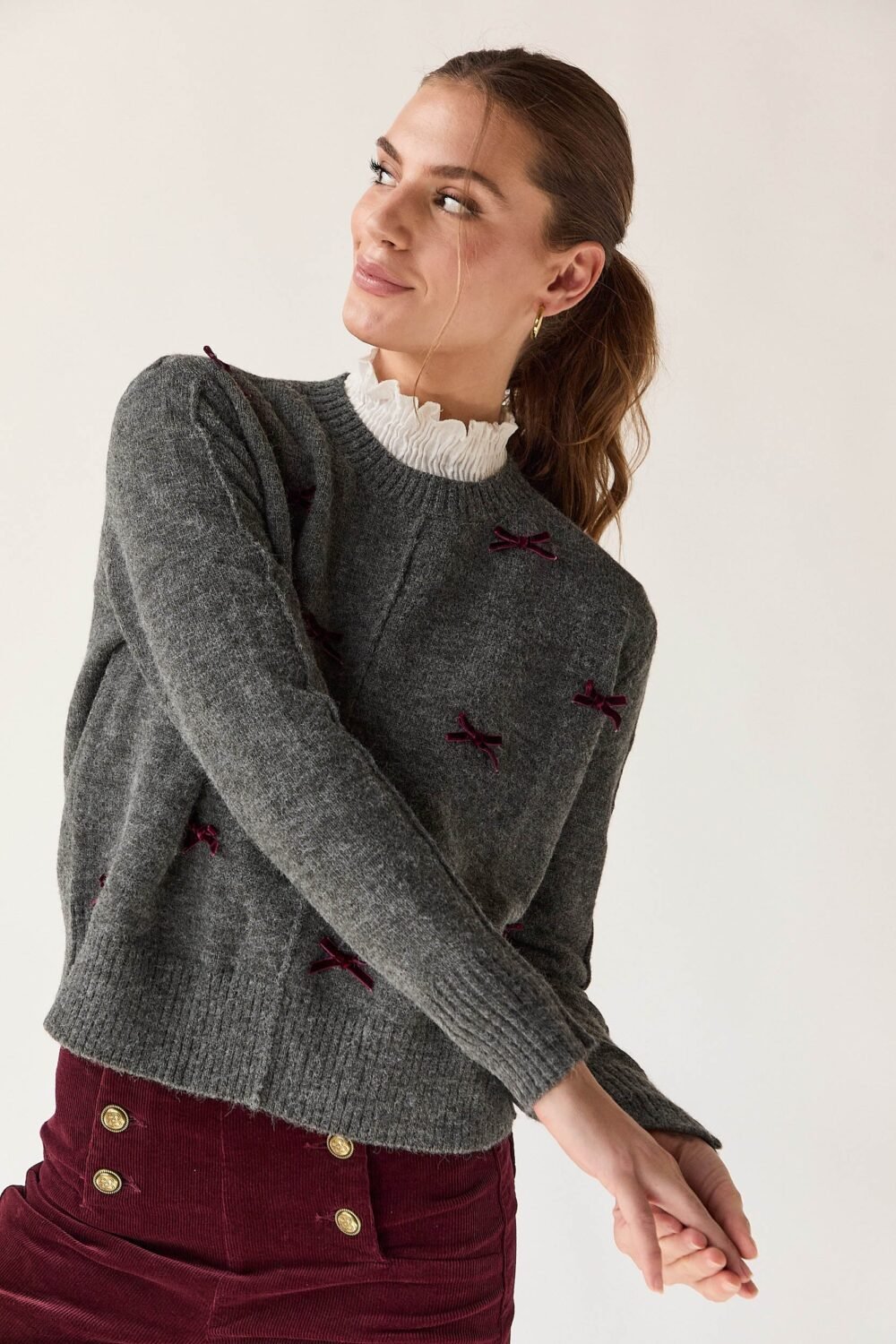 Jersey gris lacitos burdeos