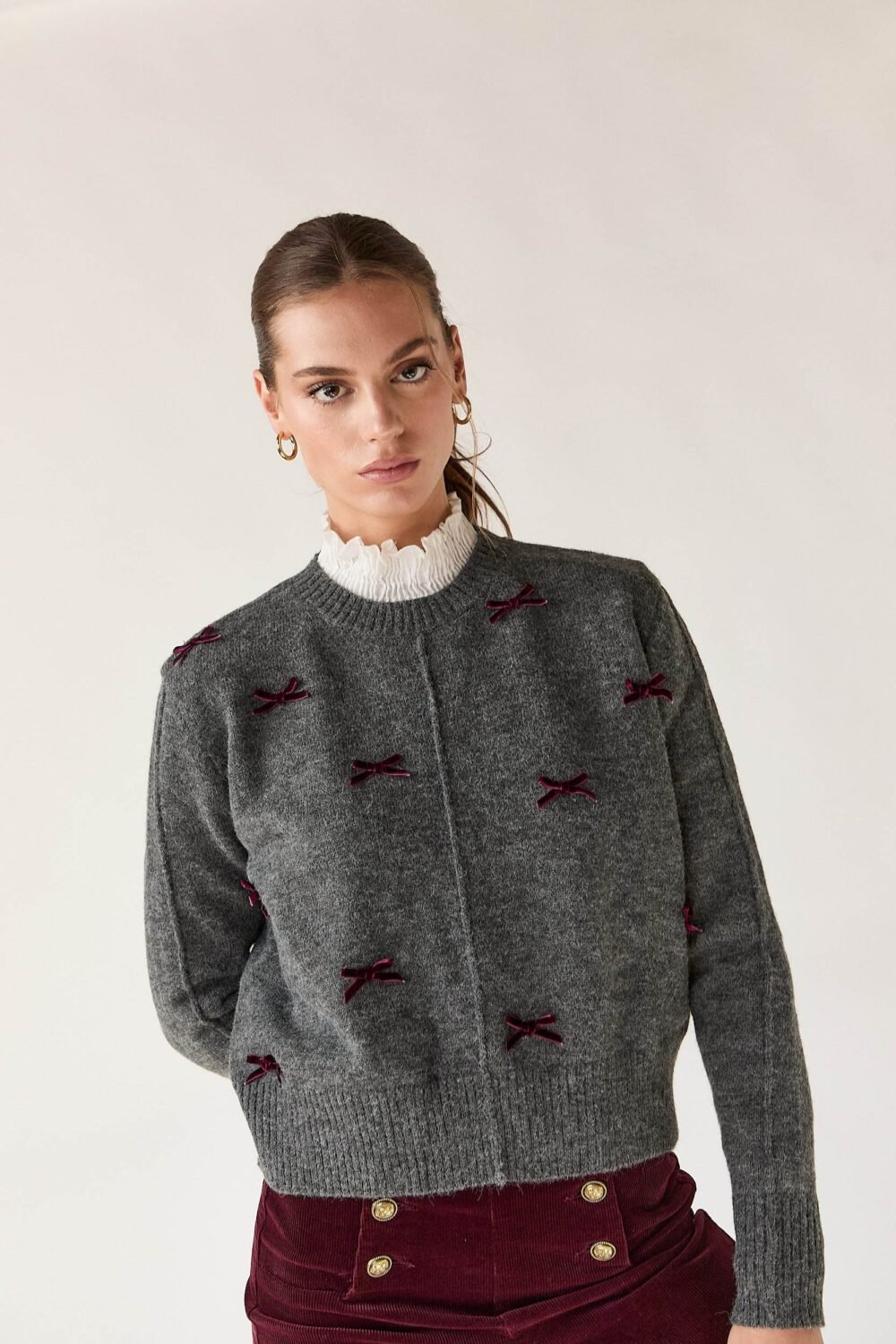 Jersey gris lacitos burdeos