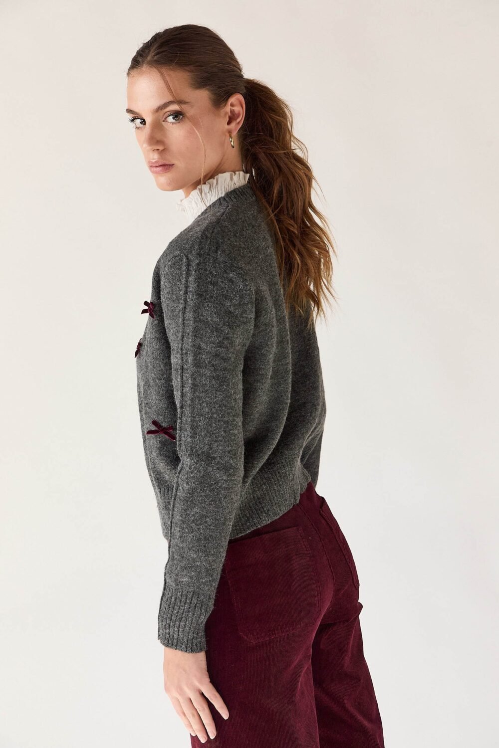 Jersey gris lacitos burdeos