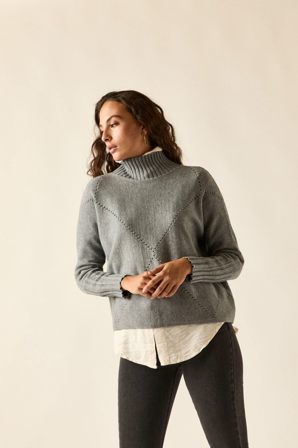 Jersey-rombo-calado-gris-632GINA005-2