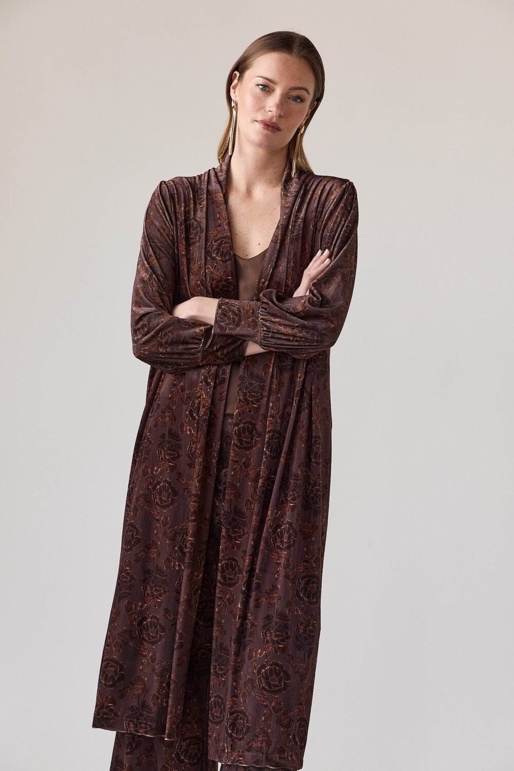 Kimono-terciopelo-floral-marron-934544-12