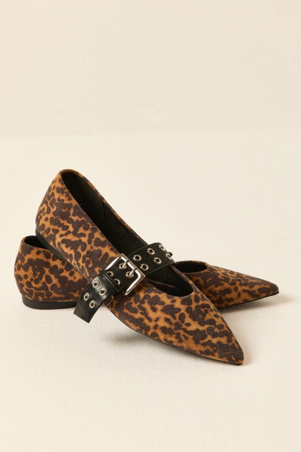 Manoletina-combinada-animal-print-tachas-AB4655APL104-2