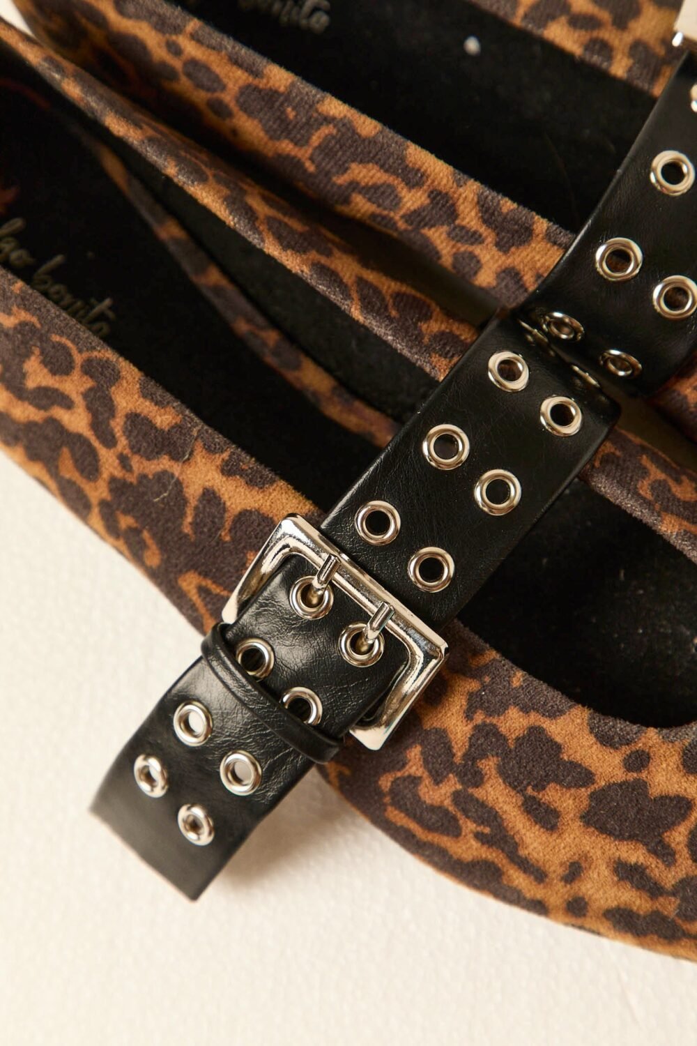 Manoletina animal print con hebilla