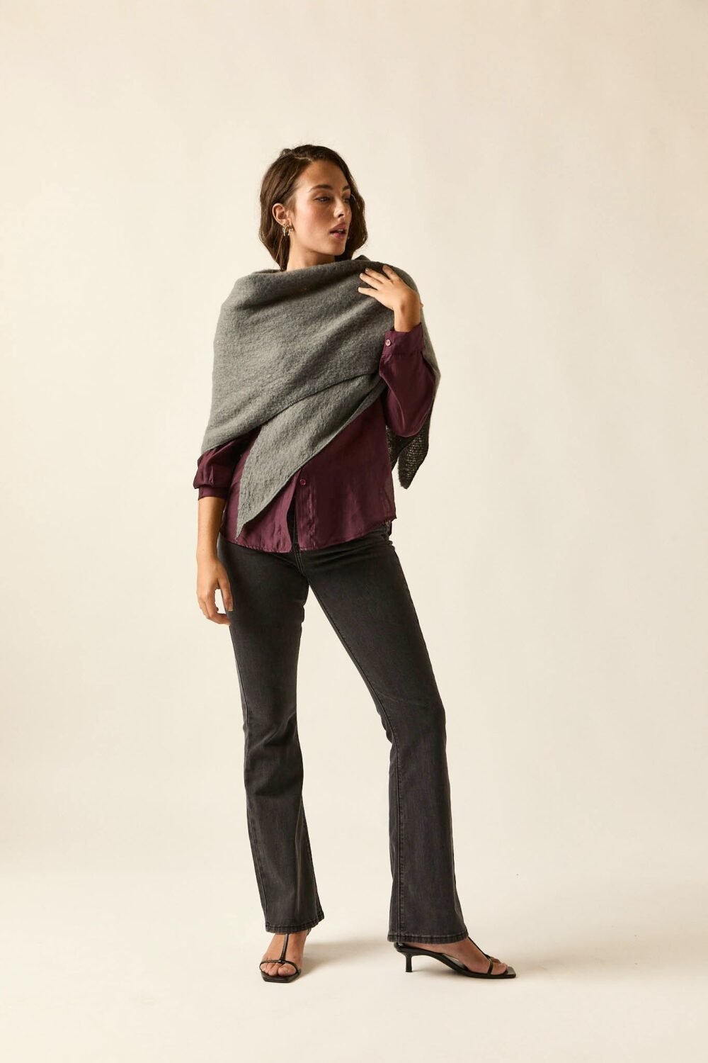 Bufanda pico grande lisa gris