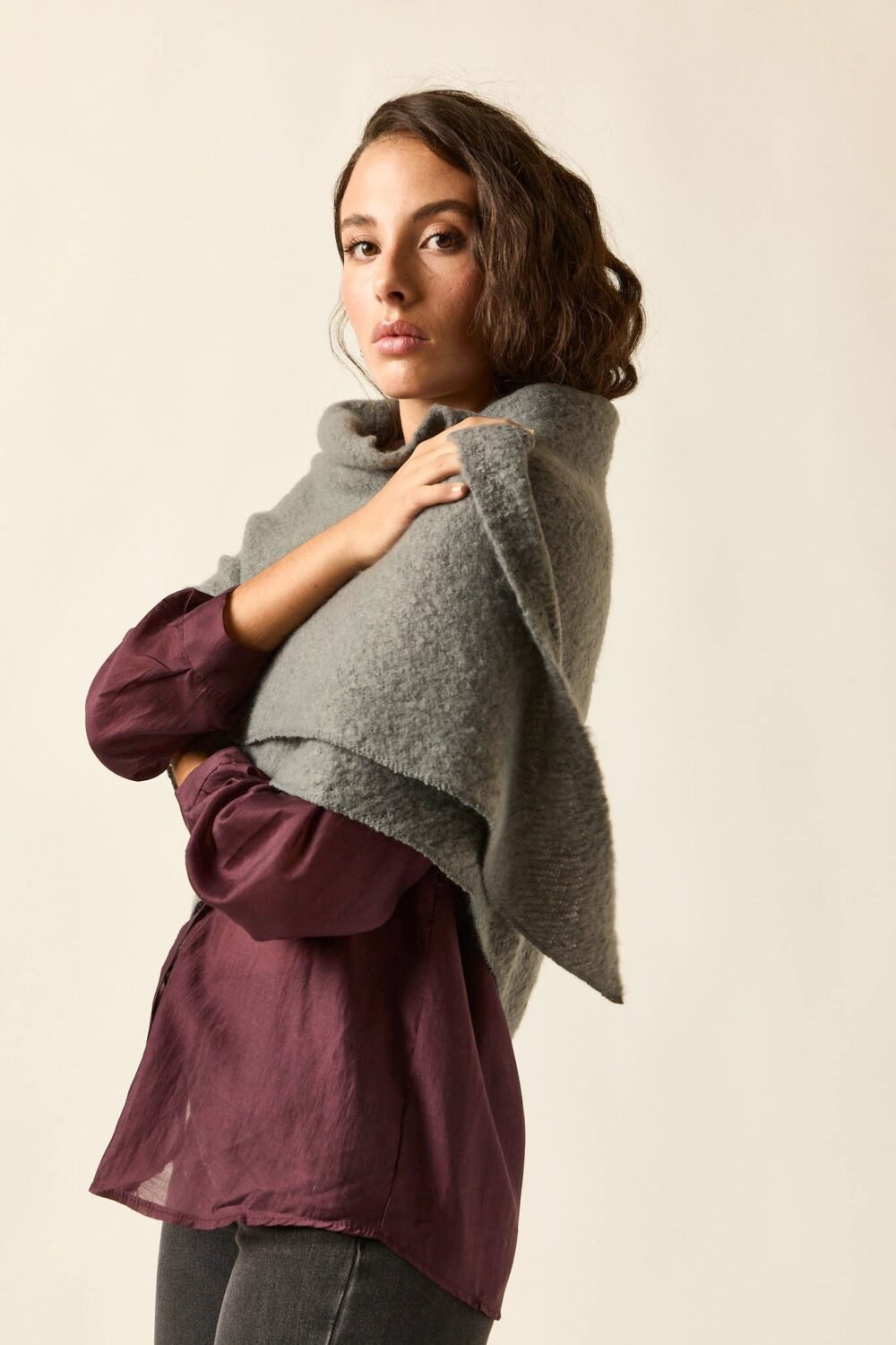 Bufanda pico grande lisa gris