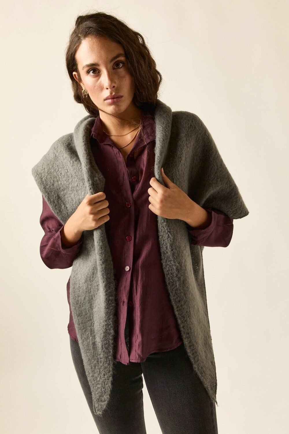 Bufanda pico grande lisa gris