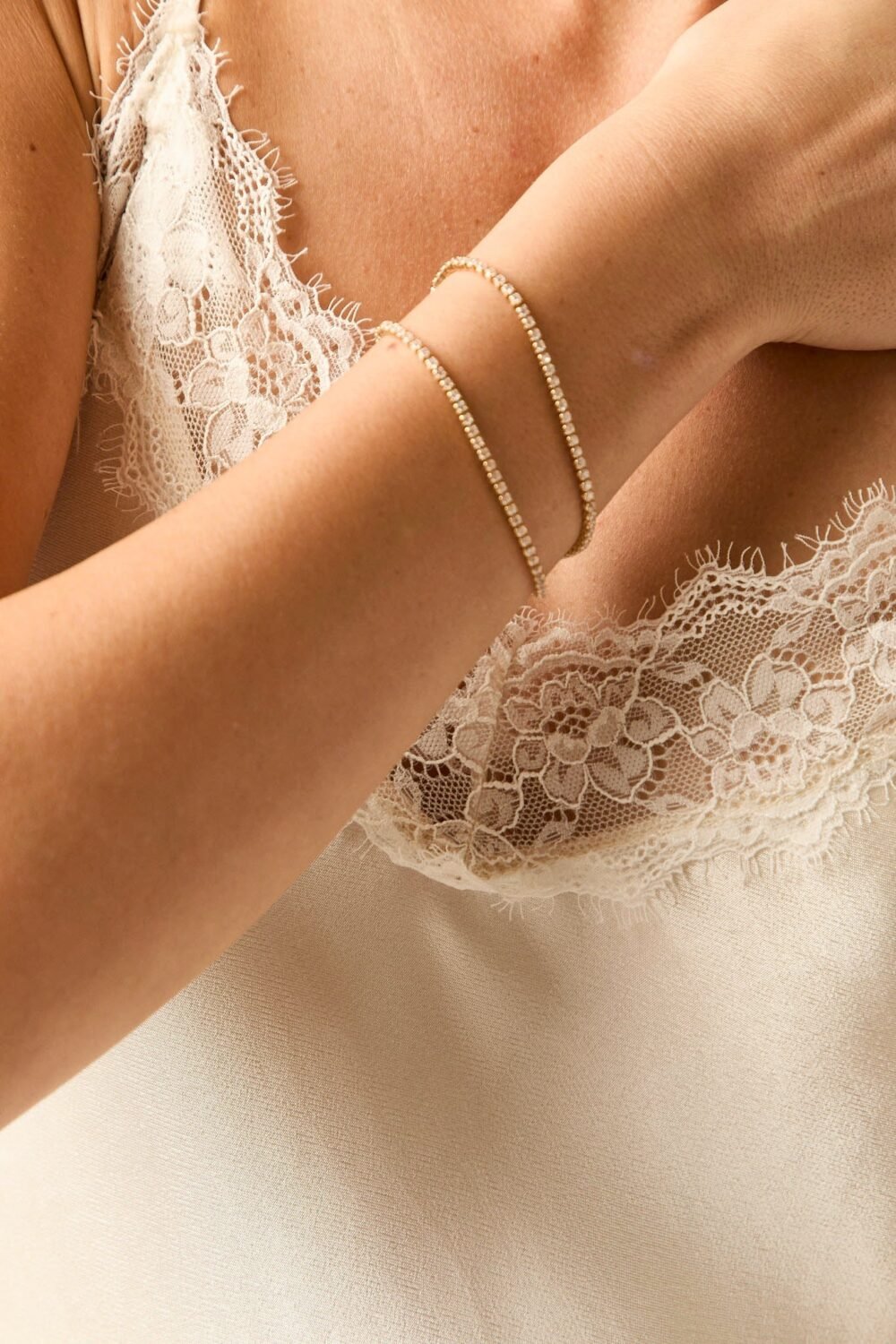 Pack pendientes y pulsera dorados