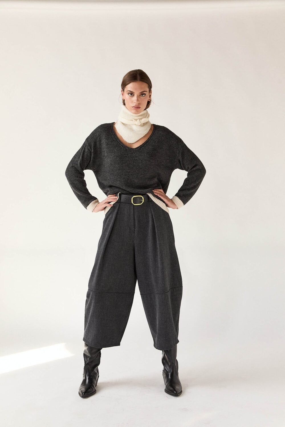 Jersey cuello pico contraste gris