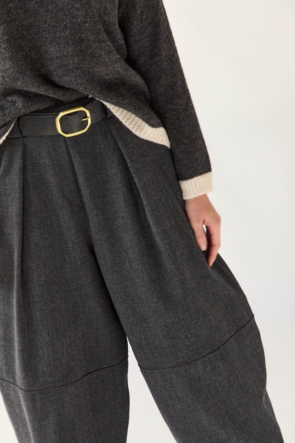 Pantalón ancho cropped gris