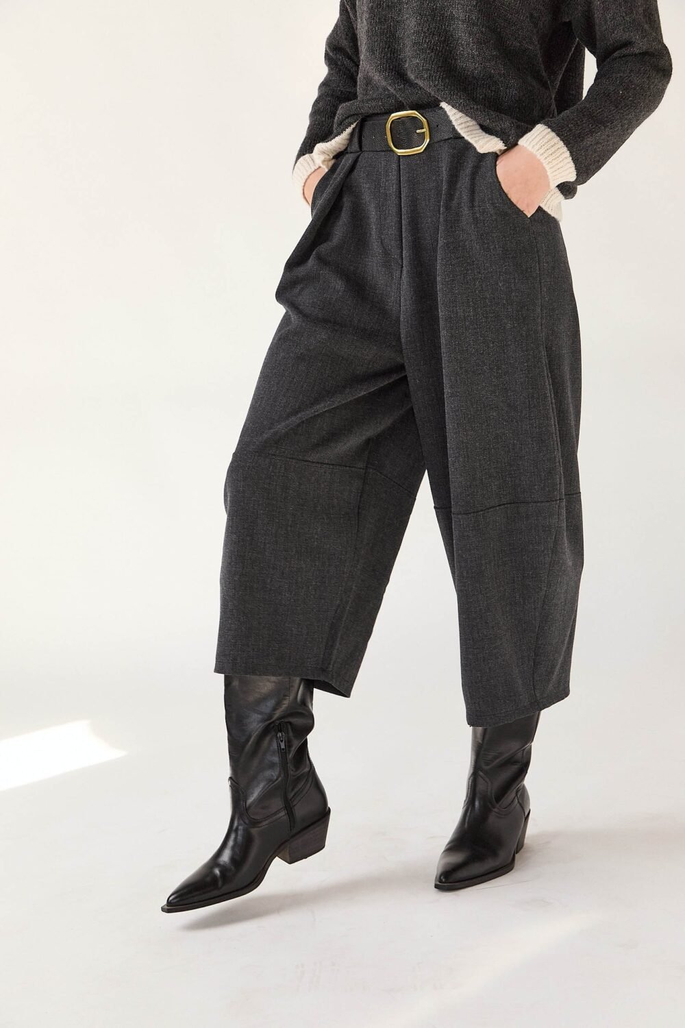 Pantalón ancho cropped gris