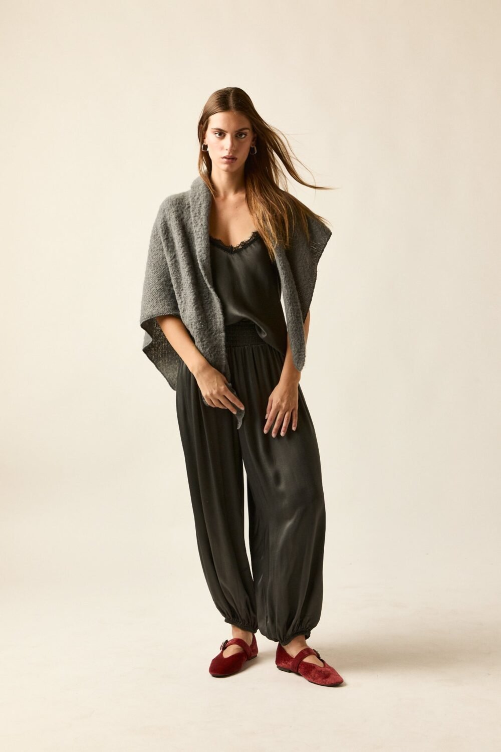 Pantalon-bombacho-gris-3792R005-3