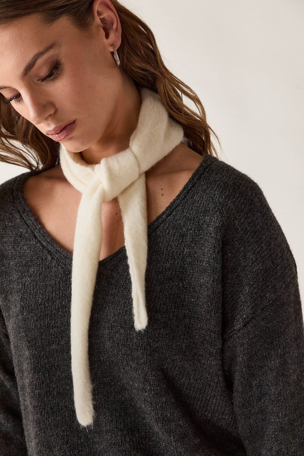 Pañuelo pico lana crudo