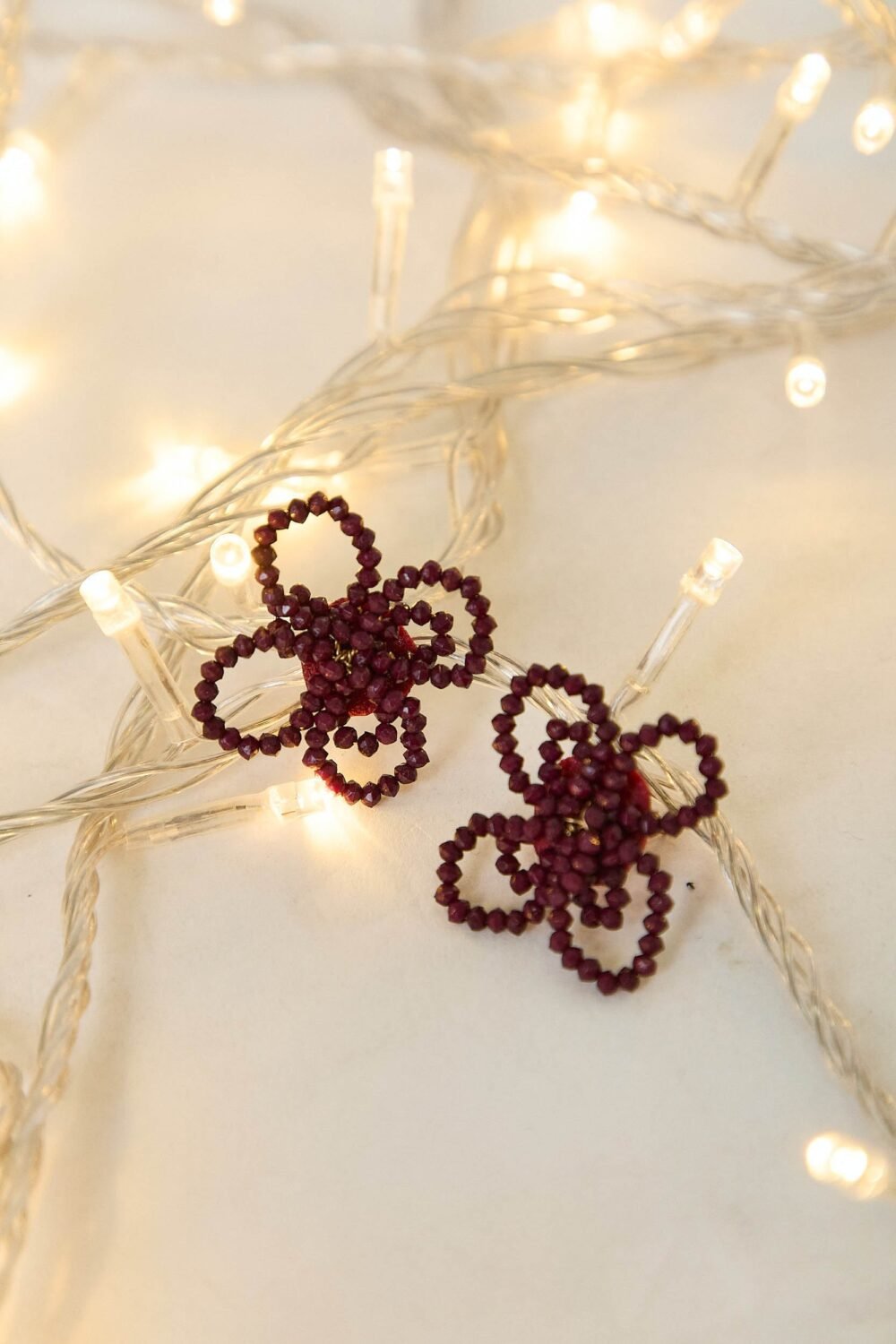 Pendientes flor cuentas burdeos