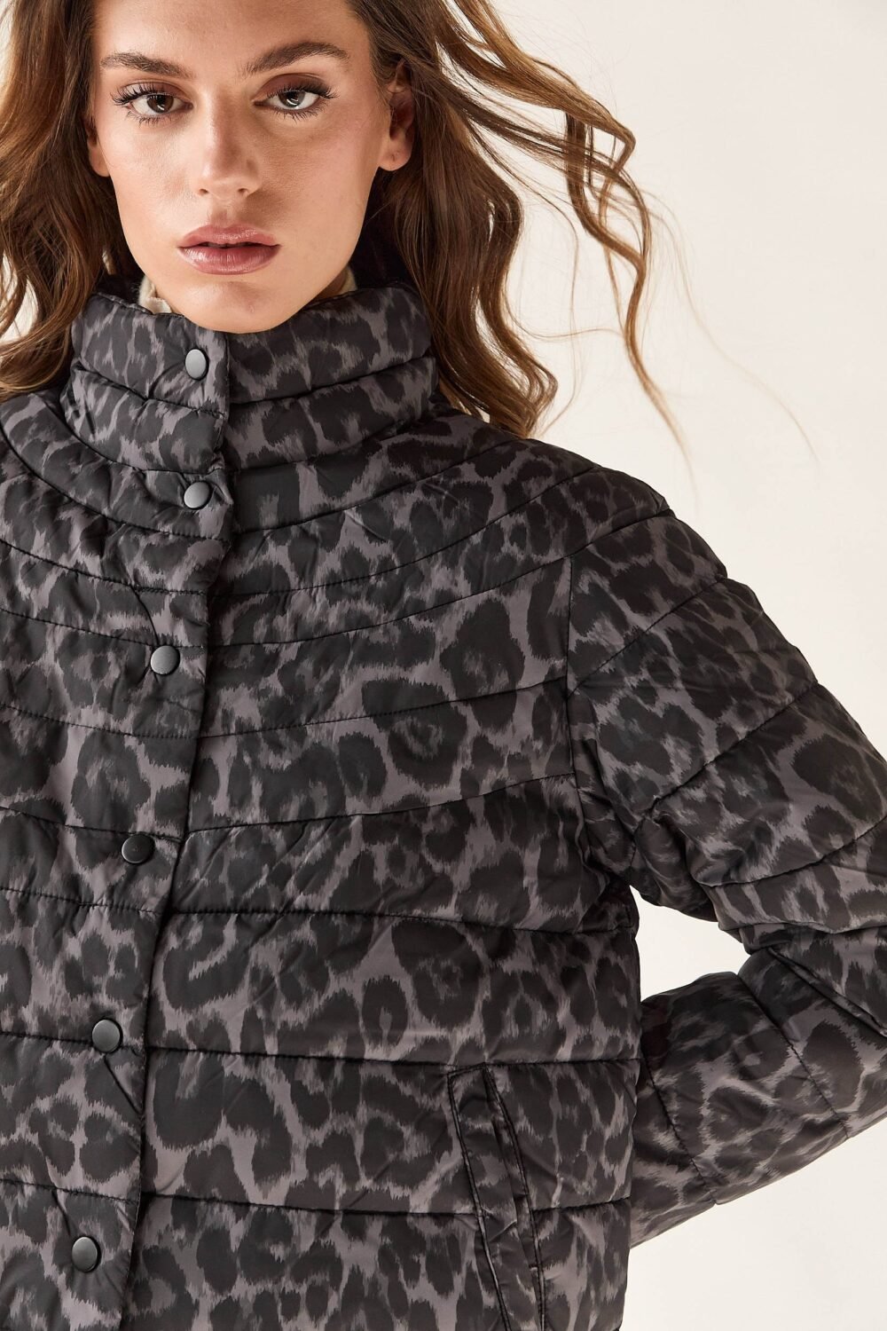 Plumas-animal-print-gris-ELIA008-2